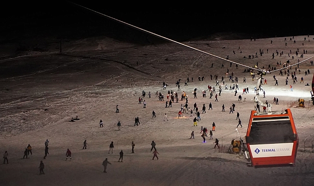 Erciyes’te gece kayağı keyfi