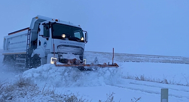 Kayseri'de kar yağışı ve tipi nedeniyle 128 yol ulaşıma kapalı