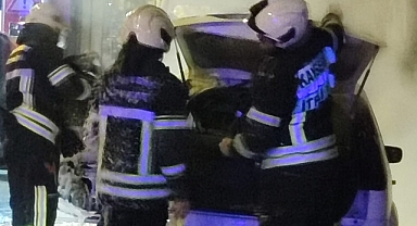 Kayseri’de park halindeki otomobil alev aldı