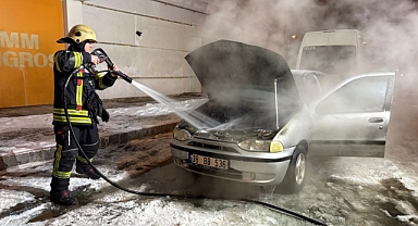 Oto tamircisinden yeni çıkardığı otomobili alev aldı