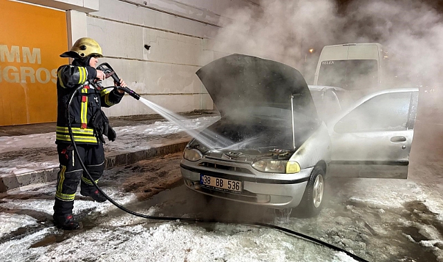 Oto tamircisinden yeni çıkardığı otomobili alev aldı