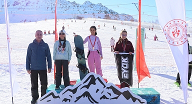 Snowboard İl Birinciliği müsabakaları sona erdi