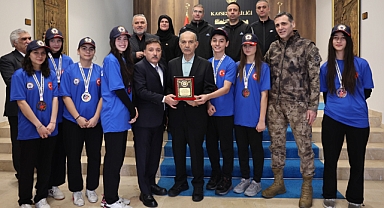 Vali Gökmen Çiçek’ten Başarılı Tekvandoculara Tebrik