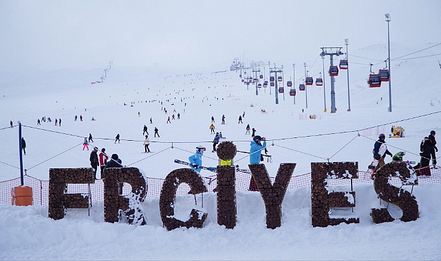 Erciyes’te yerli ve yabancı turist yoğunluğu
