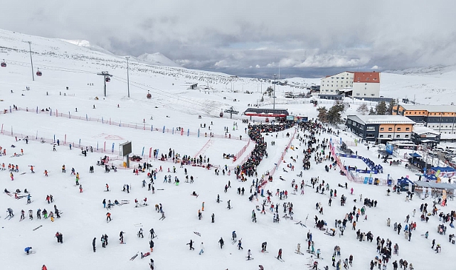 Erciyes’teki haftasonu yoğunluğu dron ile görüntülendi