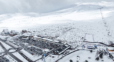 Erciyes’teki haftasonu yoğunluğu dron ile görüntülendi