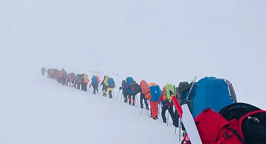 Kayseri’de 120 dağcı Erciyes’in 3 bin 600 rakımına tırmandı