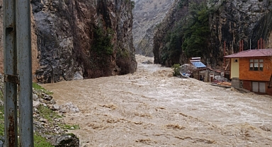 Kayseri'de mahalle sel suları altında kaldı