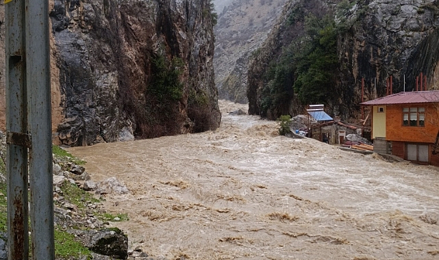 Kayseri'de mahalle sel suları altında kaldı