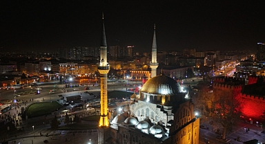 Kayseri'de Ramazan coşkusu ışıklandırmalarla taçlandı