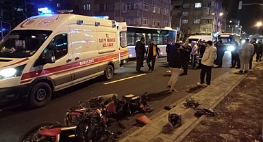 Motosiklet yayaya çarptı: 2 yaralı