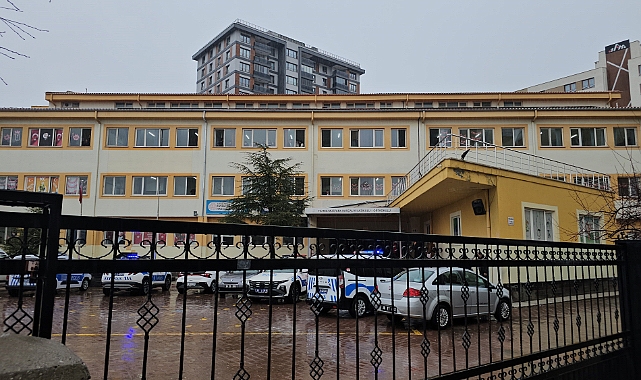 Ortaokulda bıçaklı kavga: 1 öğrenci yaralı