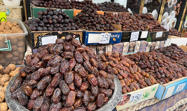 Ramazan ayının gözdesi hurma tezgahlardaki yerini aldı