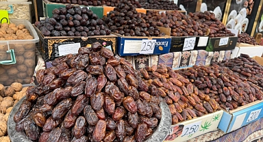 Ramazan ayının gözdesi hurma tezgahlardaki yerini aldı
