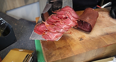 Ramazan sofralarının vazgeçilmezi pastırmada fiyat aralığı 1800 ile 4 bin 500 TL arasında 