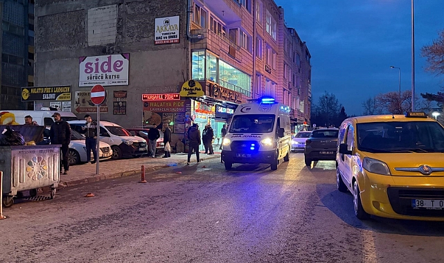 Taksi durağında bıçaklı kavga: 1 yaralı