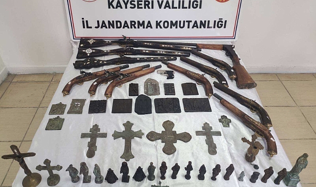 Tarihi eser kaçakçısı jandarmadan kaçamadı