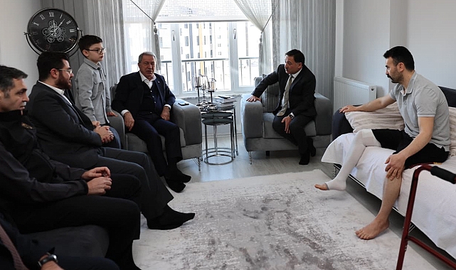 Vali Gökmen Çiçek ve Hulusi Akar’dan yaralı komisere geçmiş olsun ziyareti