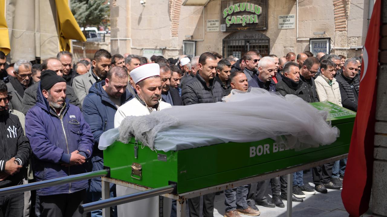 3 çocuk annesi kadın son yolculuğuna uğurlandı