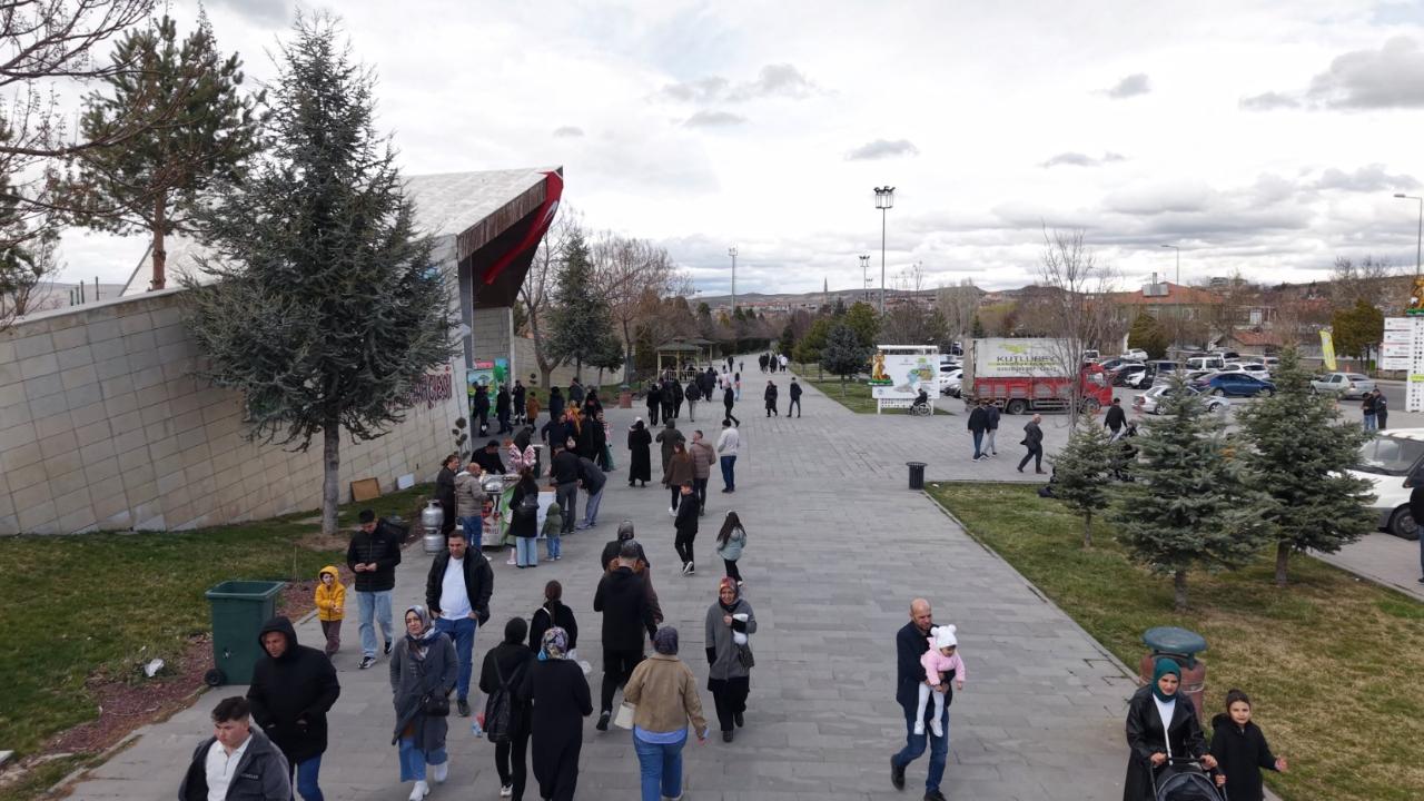 Hayvanat bahçesini 40 bin kişi ziyaret etti!