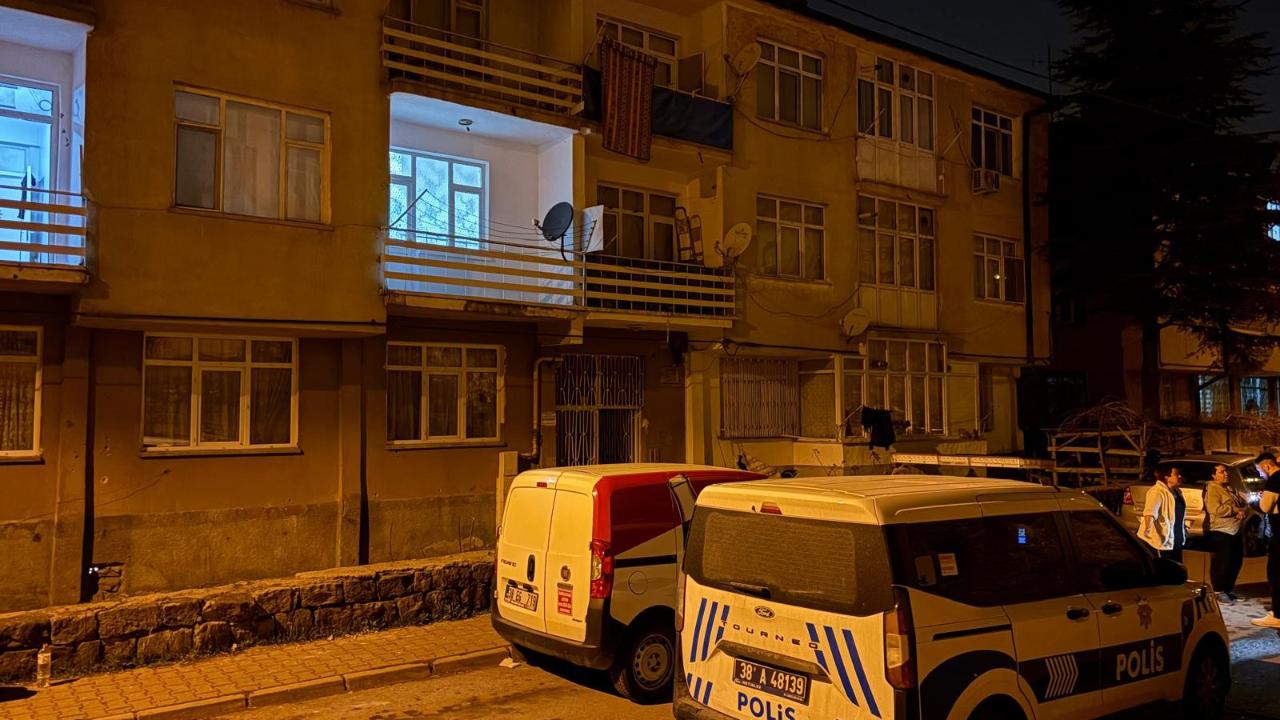 Kurşunlanan evde anne-oğul yaralandı