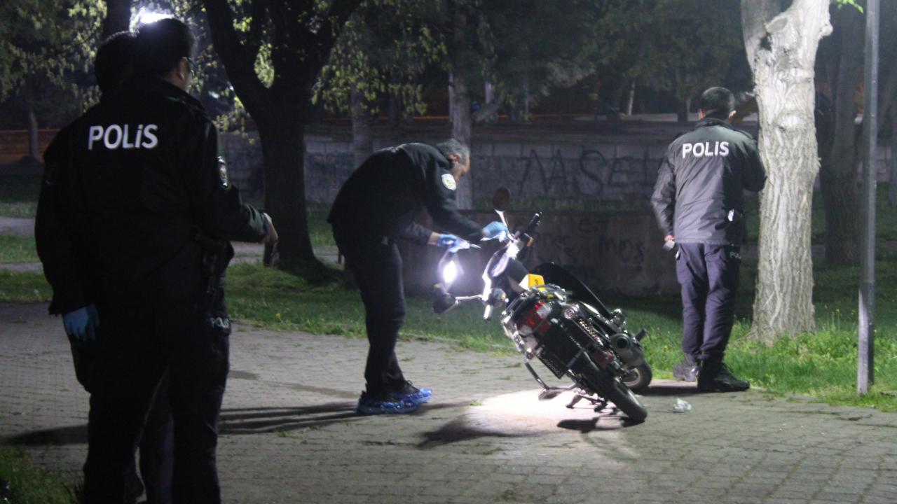 İki grup tabanca ve bıçakla birbirine girdi!