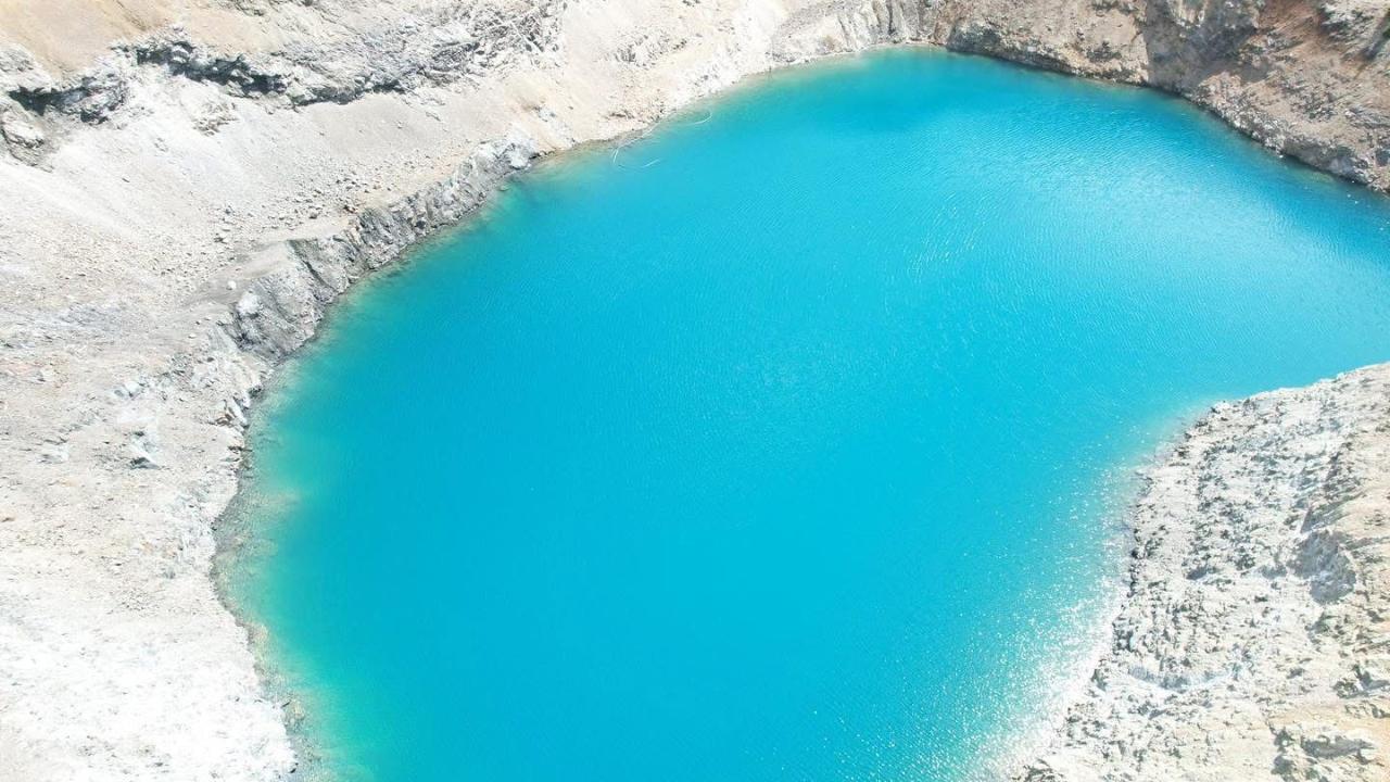 Mavi Göl, görenleri etkiliyor!