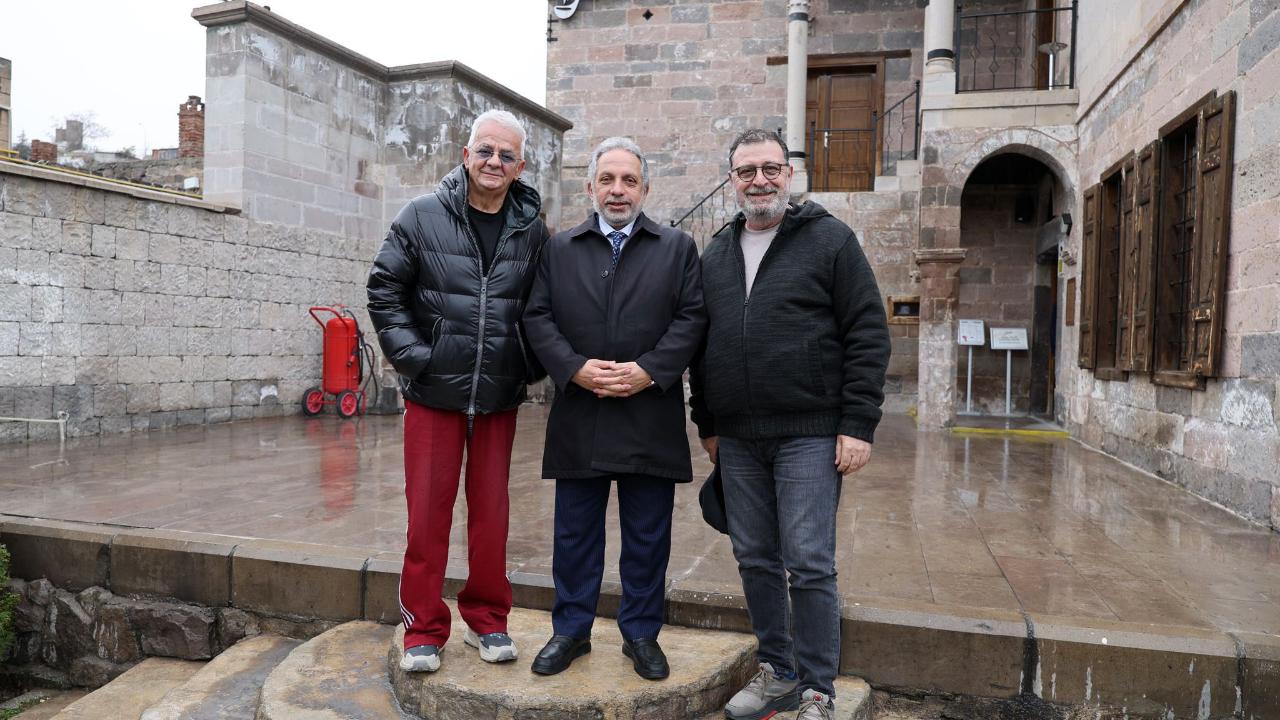 Zafer Algöz'den Sahaflar Çarşısı'na tam not