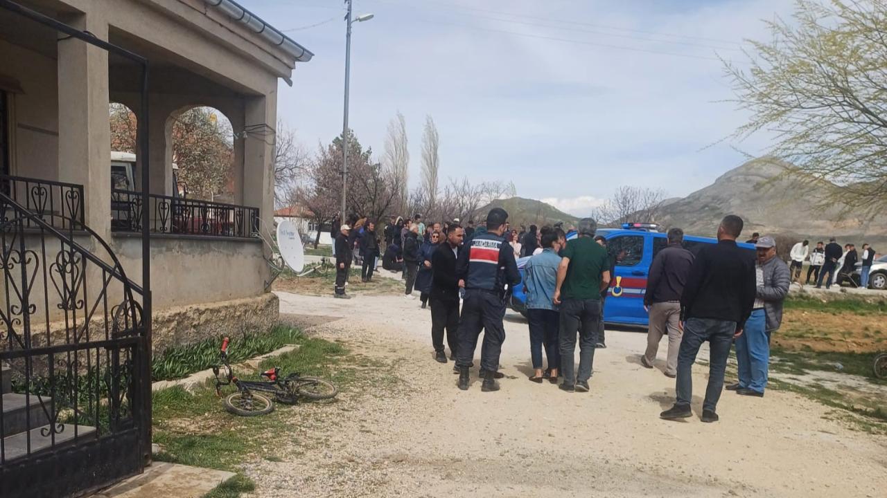 4 çocuk annesi eşini öldürüp intihar etti