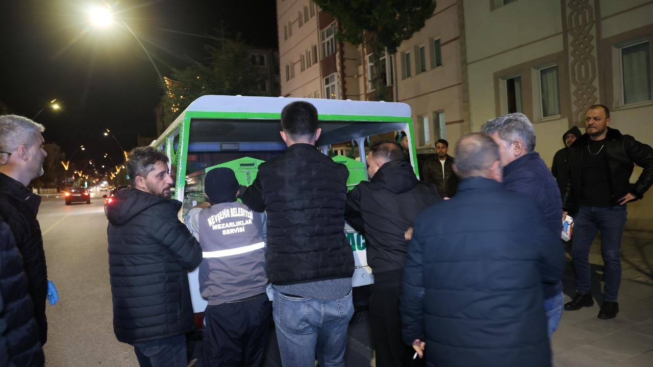 Eşini öldürdükten sonra kendini vurdu