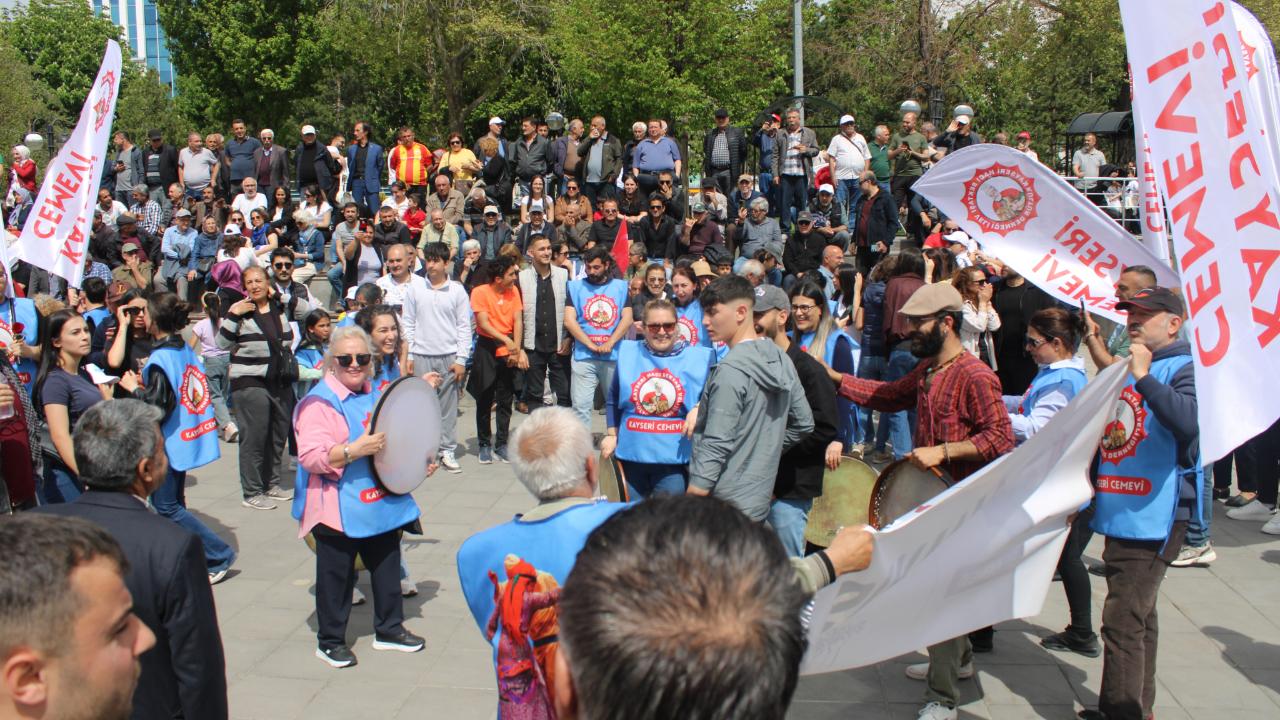 Kayseri’de 1 Mayıs halaylarla kutlandı