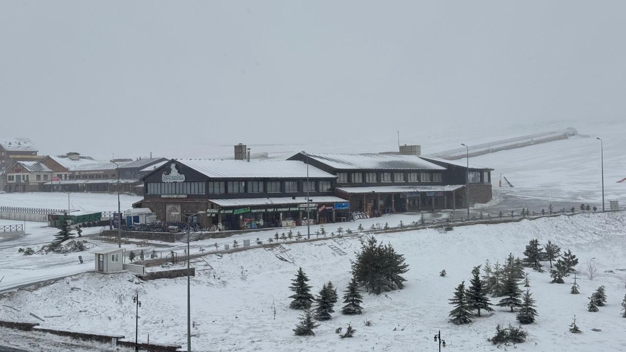 Mayıs karı Erciyes'i beyaza bürüdü